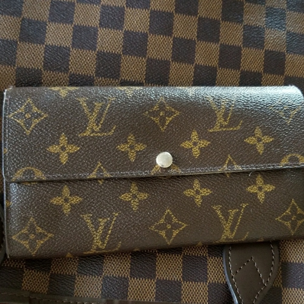 Authentic sarah Louis vuitton wallet